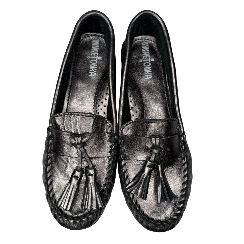Minnetonka Women's Grace‎ Leather Moccasin, Silver Pewter Size 8.5